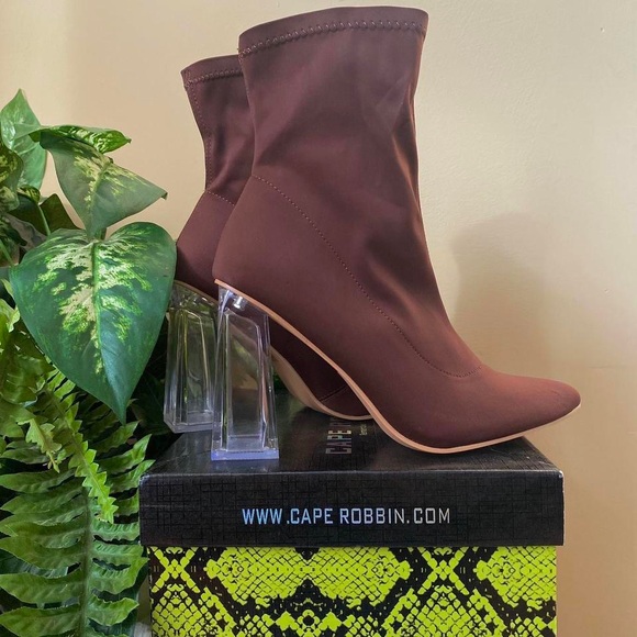 Cape Robbin Brown Block Heel Boots - Picture 5 of 6